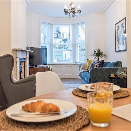 Perfectly Located 4 Storey Townhouse With 2 Parking Spaces In Central Harrogate Bagian luar foto
