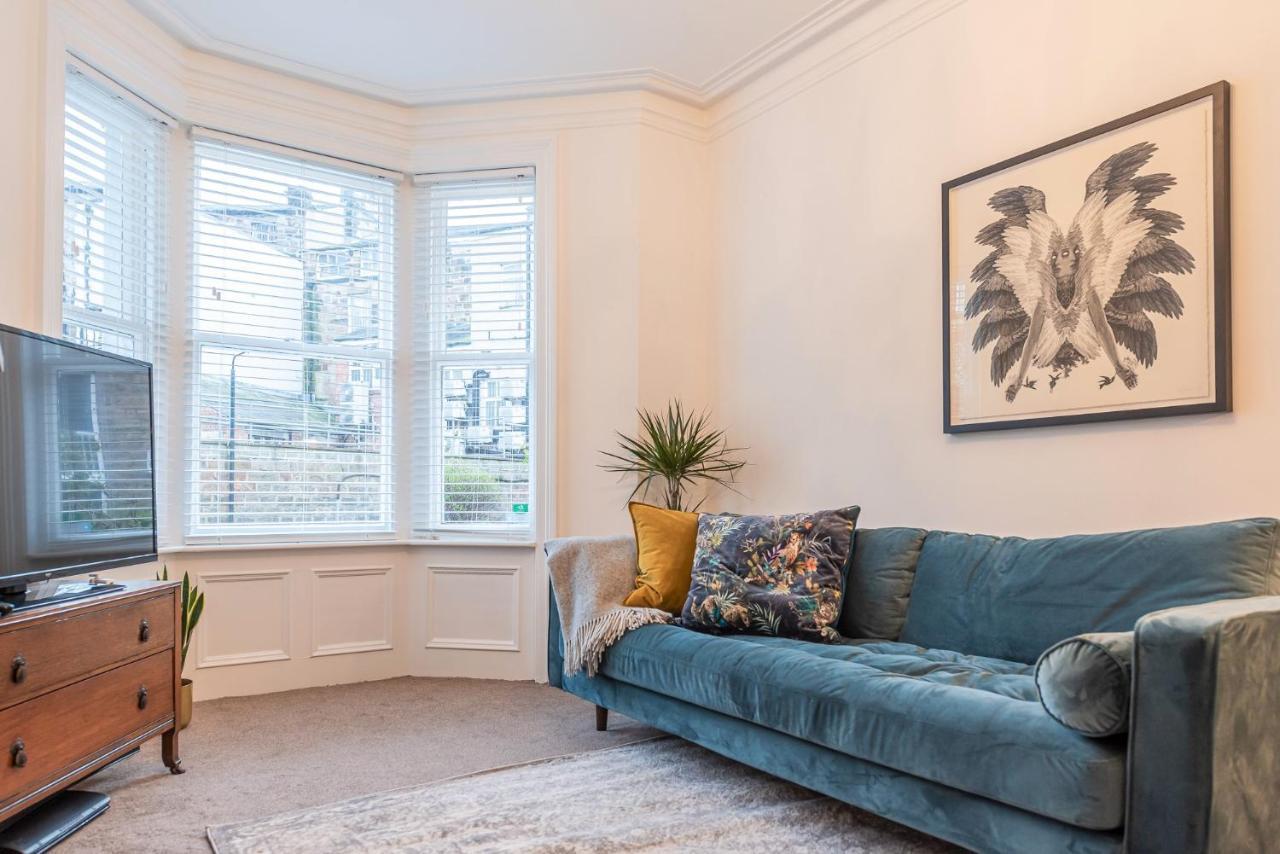 Perfectly Located 4 Storey Townhouse With 2 Parking Spaces In Central Harrogate Bagian luar foto
