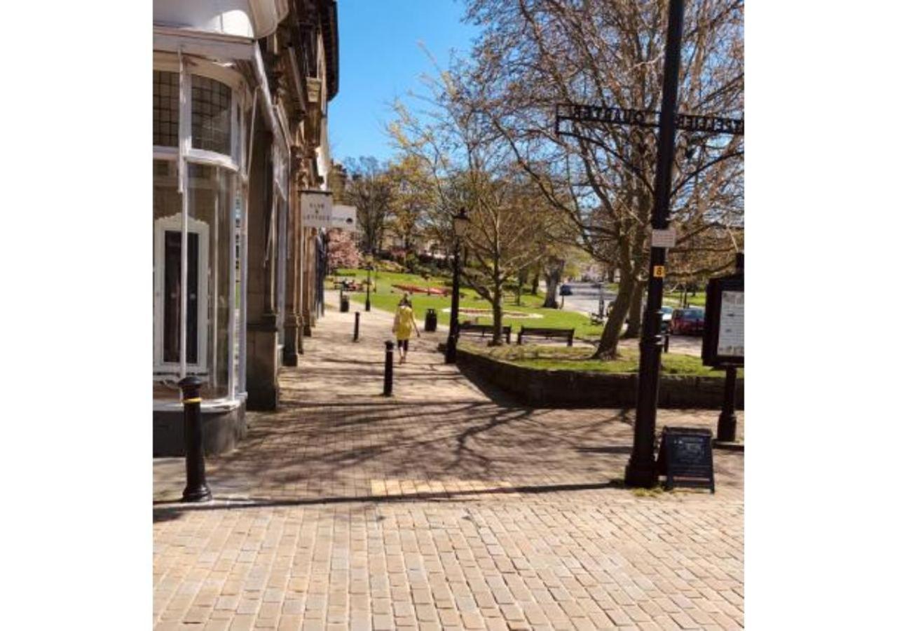 Perfectly Located 4 Storey Townhouse With 2 Parking Spaces In Central Harrogate Bagian luar foto